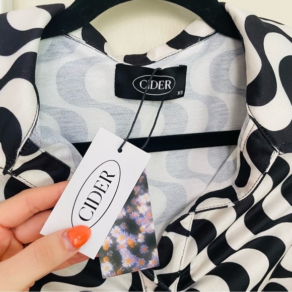 Cider Retro Print Button Down Shirt - Picture 4 of 8